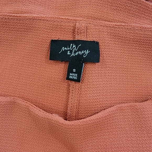 Milk & Honey Women's Rust Orange Ruffled Shorts Size Small - Picture 9 of 13